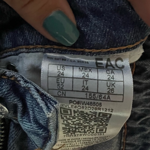 Denim shorts | Guess Brand | Light/Medium Wash - Picture 3 of 4